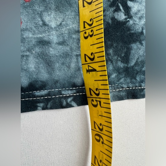 Metallica Graphic Tee - Picture 9 of 9